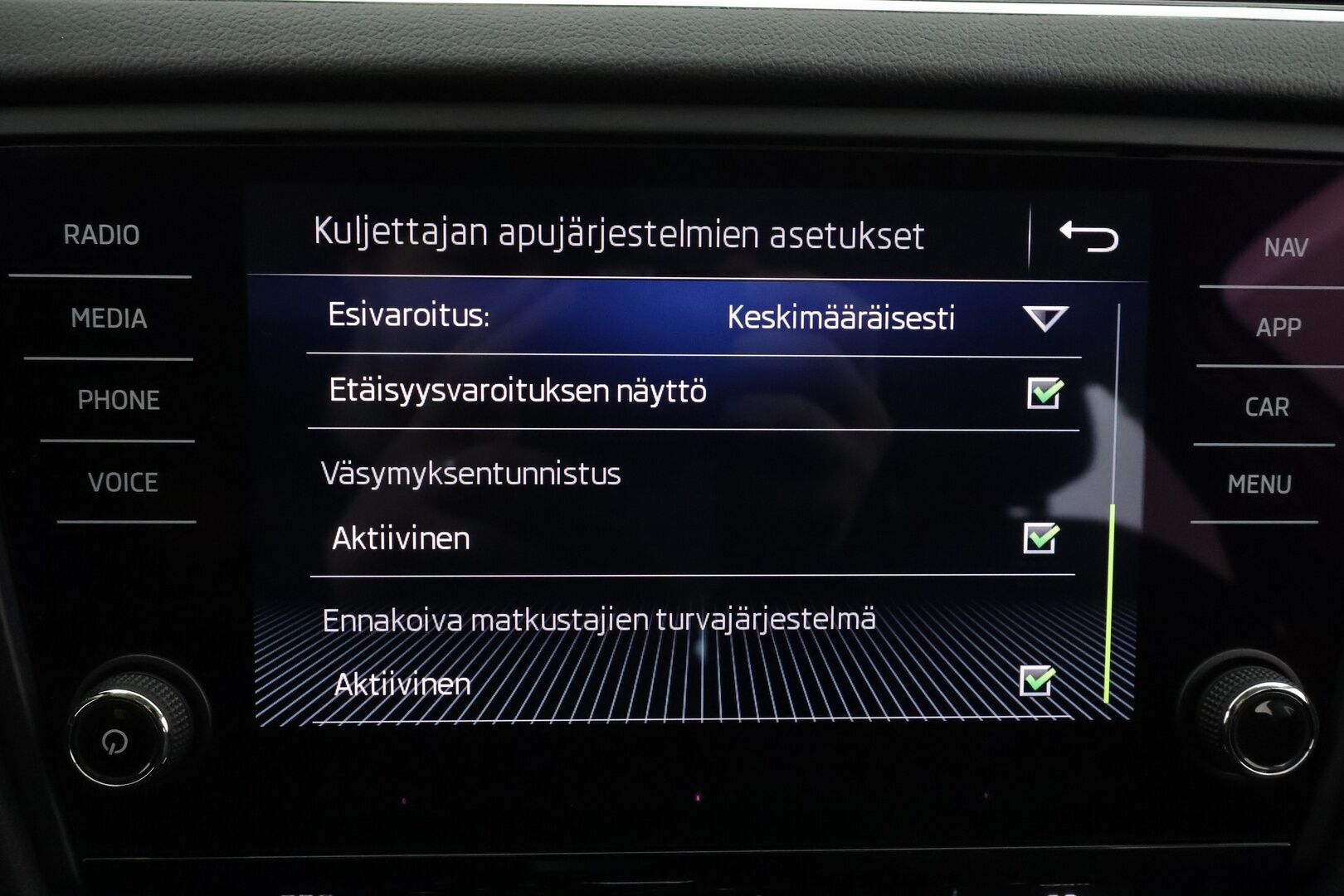 Skoda Octavia 2019 Combi 1,5 TSI Style DSG * ACC / P.kamera / Canton / Webasto / Navi / Digimittaristo / Koukku / Puolinahat / Ratinlämmitin * - Kahdet renkaat aluvanteilla