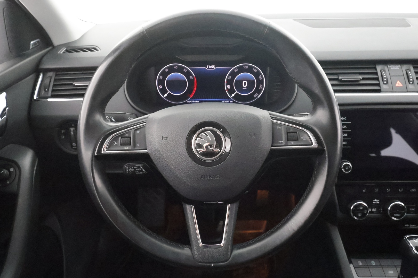 Skoda Octavia 2019 Combi 1,5 TSI Style DSG * ACC / P.kamera / Canton / Webasto / Navi / Digimittaristo / Koukku / Puolinahat / Ratinlämmitin * - Kahdet renkaat aluvanteilla