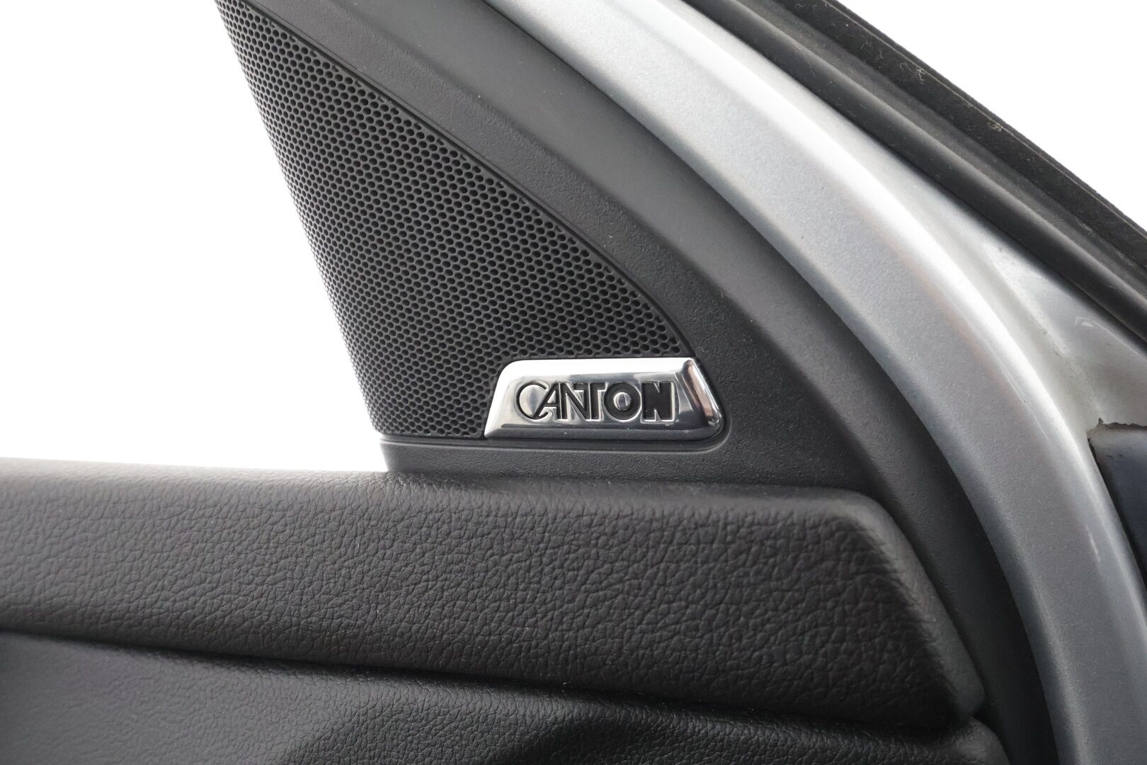 Skoda Octavia 2019 Combi 1,5 TSI Style DSG * ACC / P.kamera / Canton / Webasto / Navi / Digimittaristo / Koukku / Puolinahat / Ratinlämmitin * - Kahdet renkaat aluvanteilla