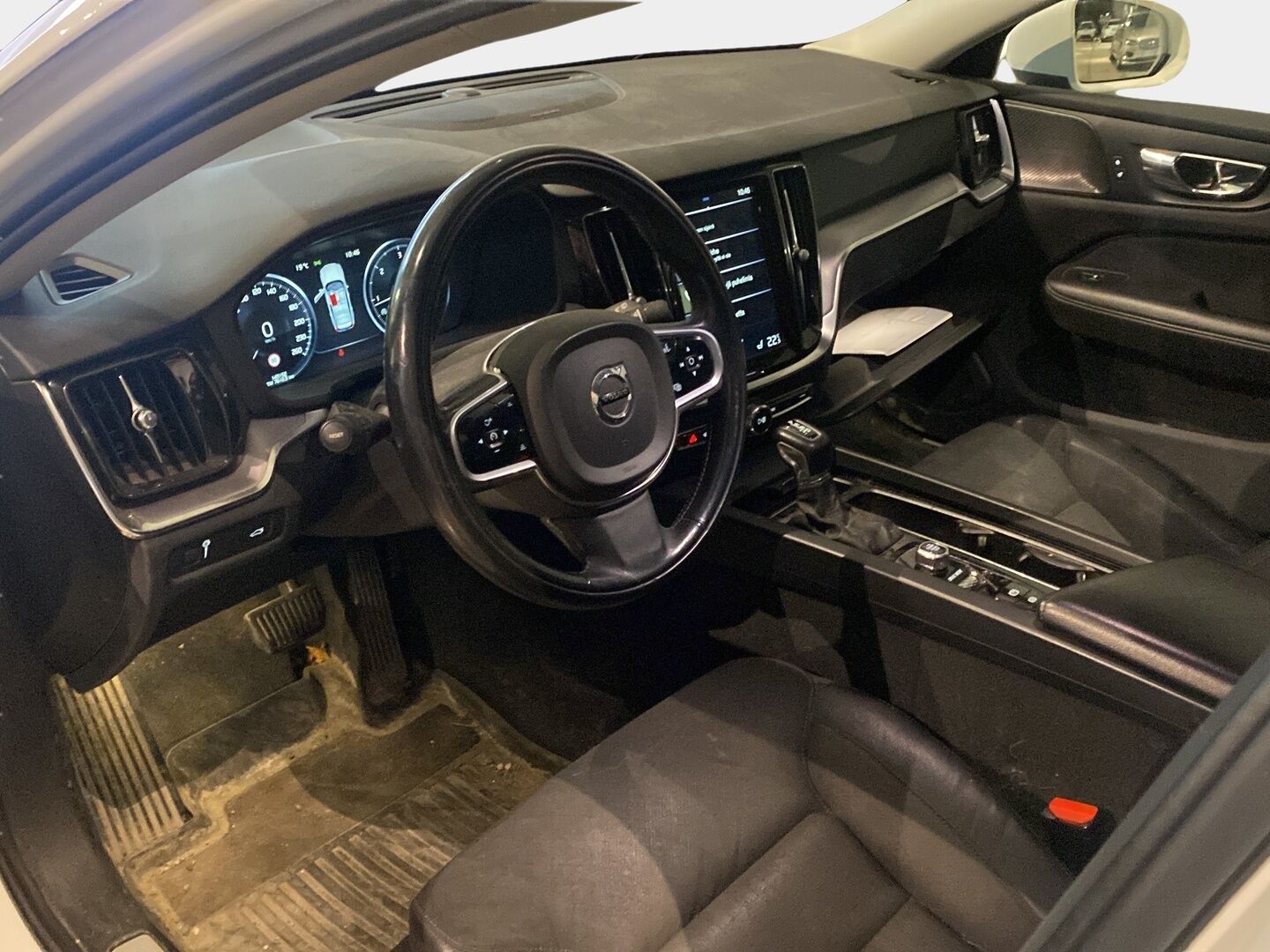 Volvo V60 Cross Country 2019 D4 AWD Autom *Webasto / ACC / Pilot Assist / Koukku / P.Kamera / Harman/Kardon / Puolinahat* - Jakohihna vaihdettu / Ratinlämmitin / Taittuva koukku - HULLU BLACKWEEK KORKOTARJOUS 2,49%