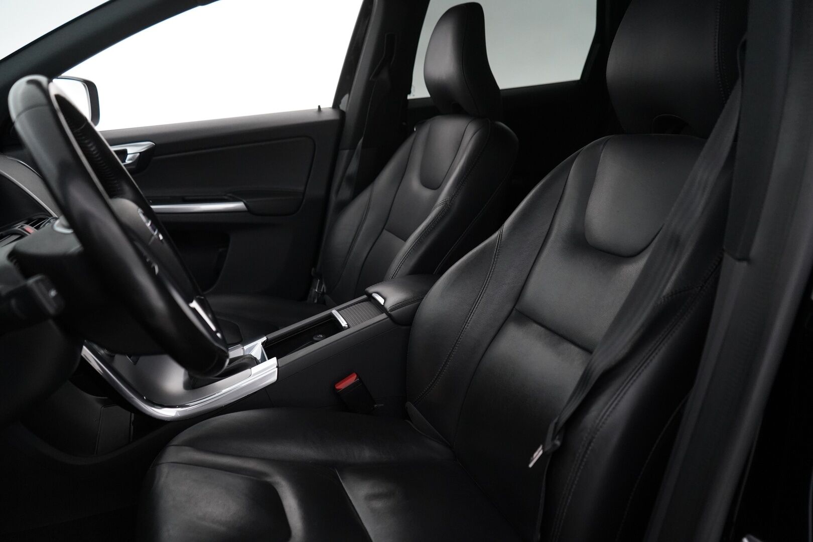 Volvo XC60 2017 D4 AWD Classic Summum aut * ACC / Webasto / Vetokoukku / Muistipenkki / VOC / Blis / Navigointi / Nahkasisusta * - Uudet kesärenkaat / Säännöllinen huoltohistoria / Hyvin varusteltu / Ei AdBlueta