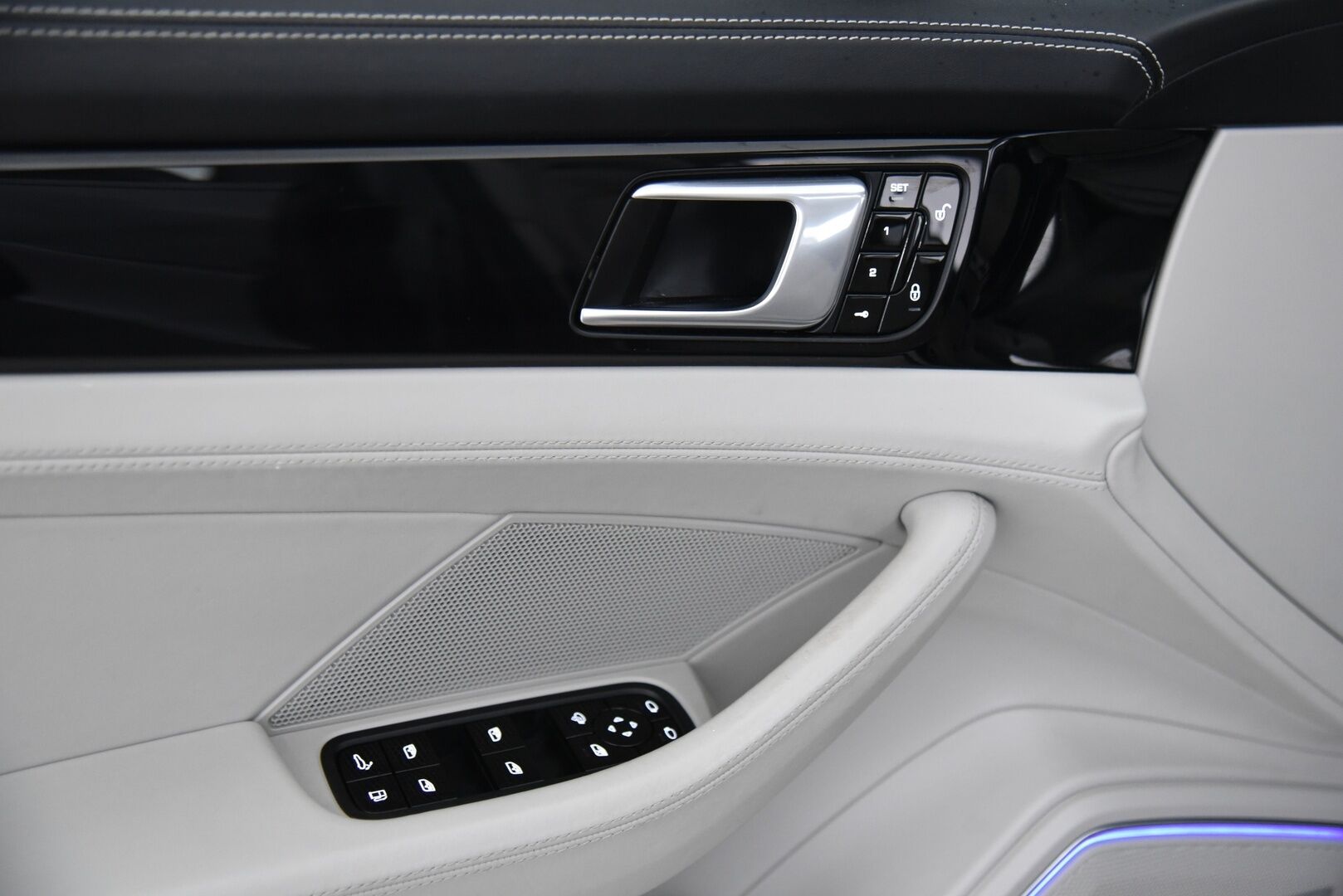 Porsche Panamera 2018 4 E-Hybrid / Huippuvarusteet / ACC / Sport-putk. / BOSE / Crayon nahat / Panorama / Matrix PDLS+ / Imuovet / 14-penk. / - / Upea kokonaisuus / Todella siisti / Merkkihuollettu / Ilmastoidut etuistuimet hieronnalla! / 360-kam. /