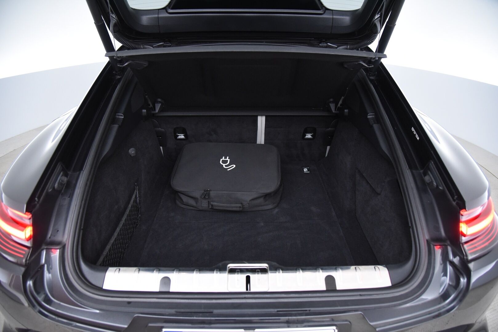 Porsche Panamera 2018 4 E-Hybrid / Huippuvarusteet / ACC / Sport-putk. / BOSE / Crayon nahat / Panorama / Matrix PDLS+ / Imuovet / 14-penk. / - / Upea kokonaisuus / Todella siisti / Merkkihuollettu / Ilmastoidut etuistuimet hieronnalla! / 360-kam. /