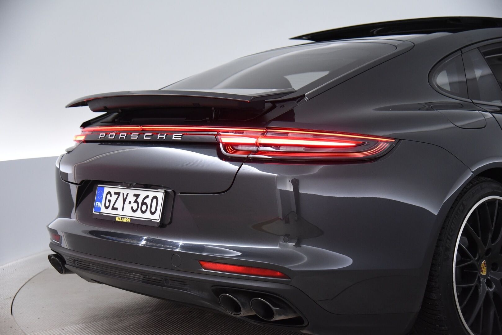 Porsche Panamera 2018 4 E-Hybrid / Huippuvarusteet / ACC / Sport-putk. / BOSE / Crayon nahat / Panorama / Matrix PDLS+ / Imuovet / 14-penk. / - / Upea kokonaisuus / Todella siisti / Merkkihuollettu / Ilmastoidut etuistuimet hieronnalla! / 360-kam. /