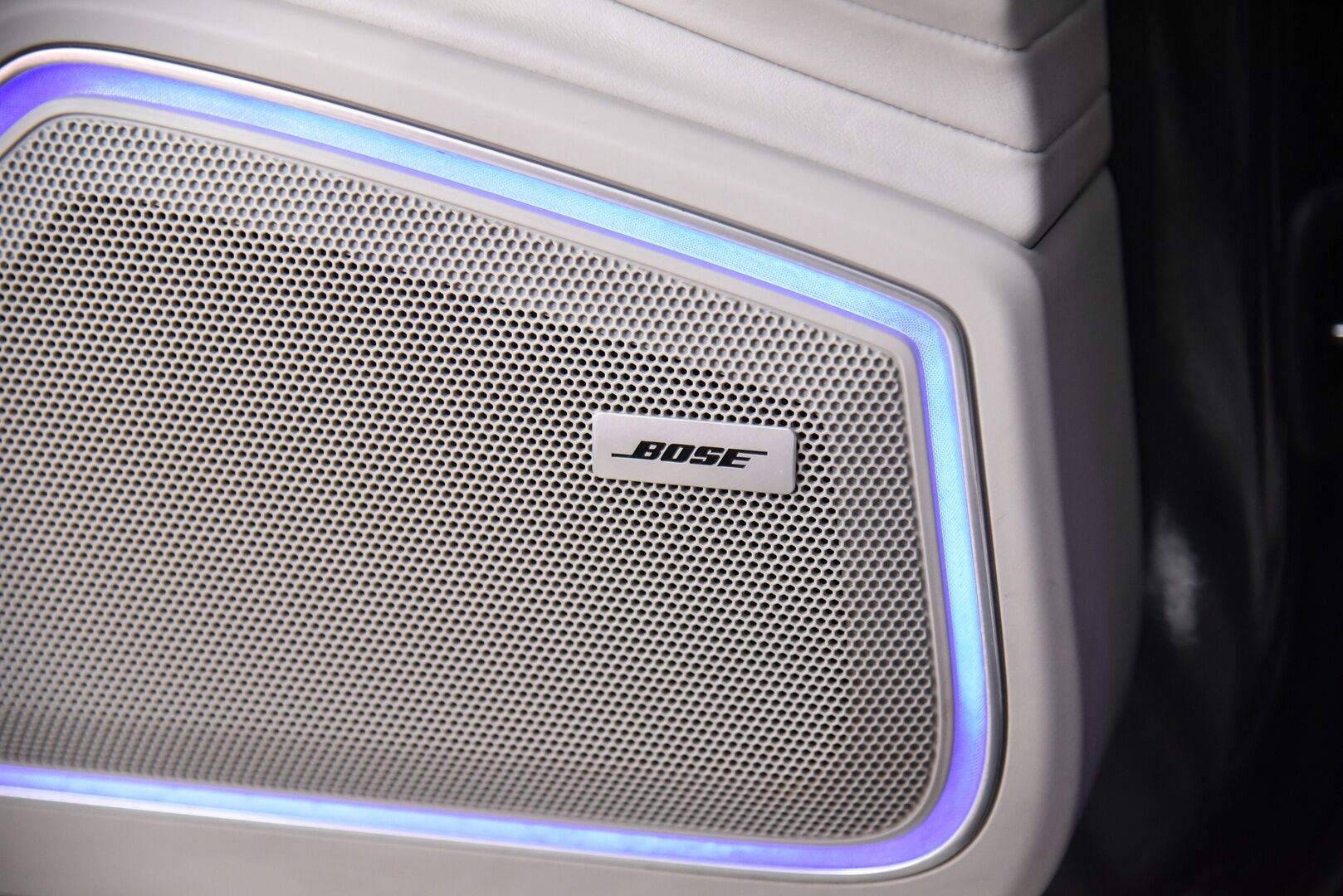 Porsche Panamera 2018 4 E-Hybrid / Huippuvarusteet / ACC / Sport-putk. / BOSE / Crayon nahat / Panorama / Matrix PDLS+ / Imuovet / 14-penk. / - / Upea kokonaisuus / Todella siisti / Merkkihuollettu / Ilmastoidut etuistuimet hieronnalla! / 360-kam. /