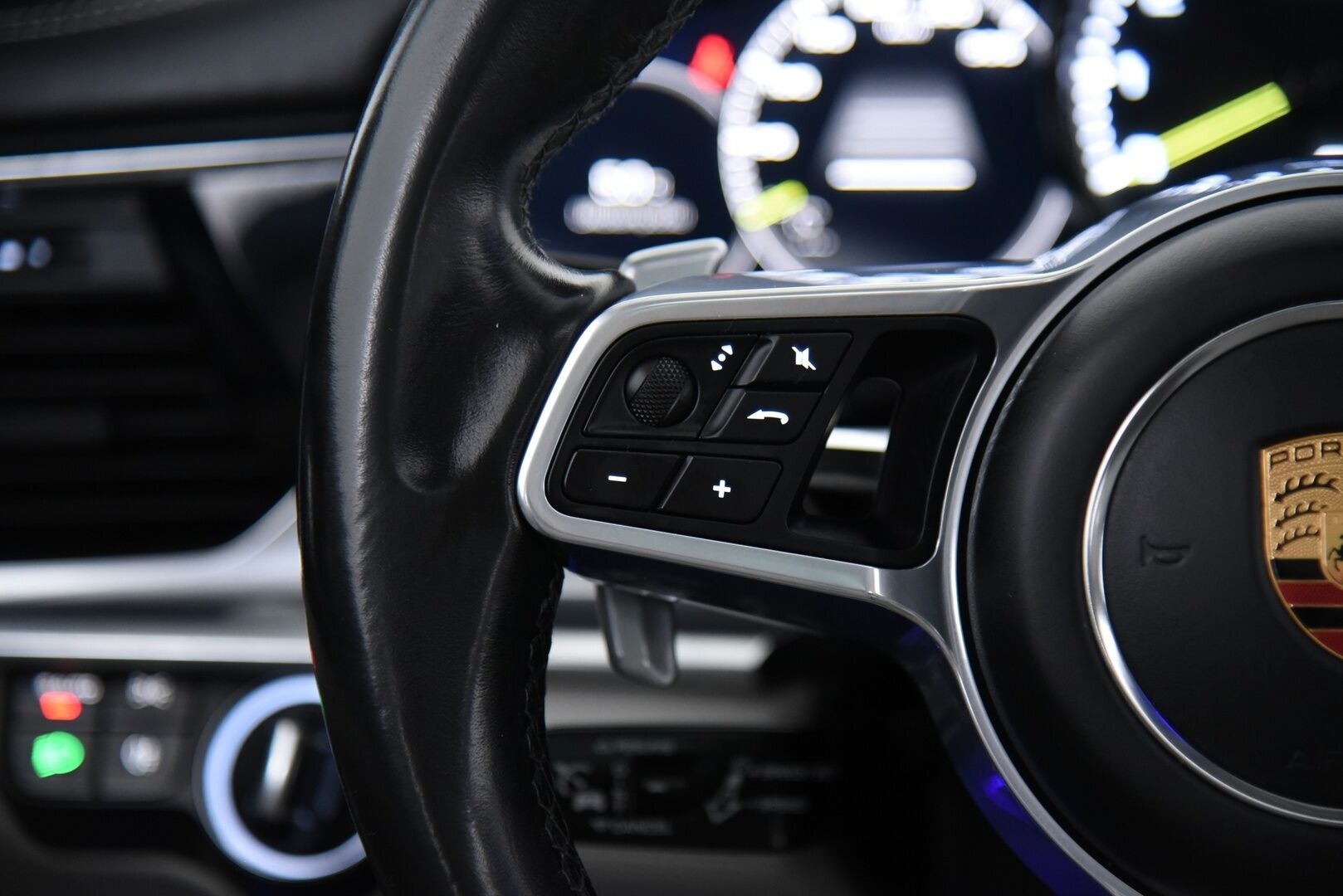 Porsche Panamera 2018 4 E-Hybrid / Huippuvarusteet / ACC / Sport-putk. / BOSE / Crayon nahat / Panorama / Matrix PDLS+ / Imuovet / 14-penk. / - / Upea kokonaisuus / Todella siisti / Merkkihuollettu / Ilmastoidut etuistuimet hieronnalla! / 360-kam. /