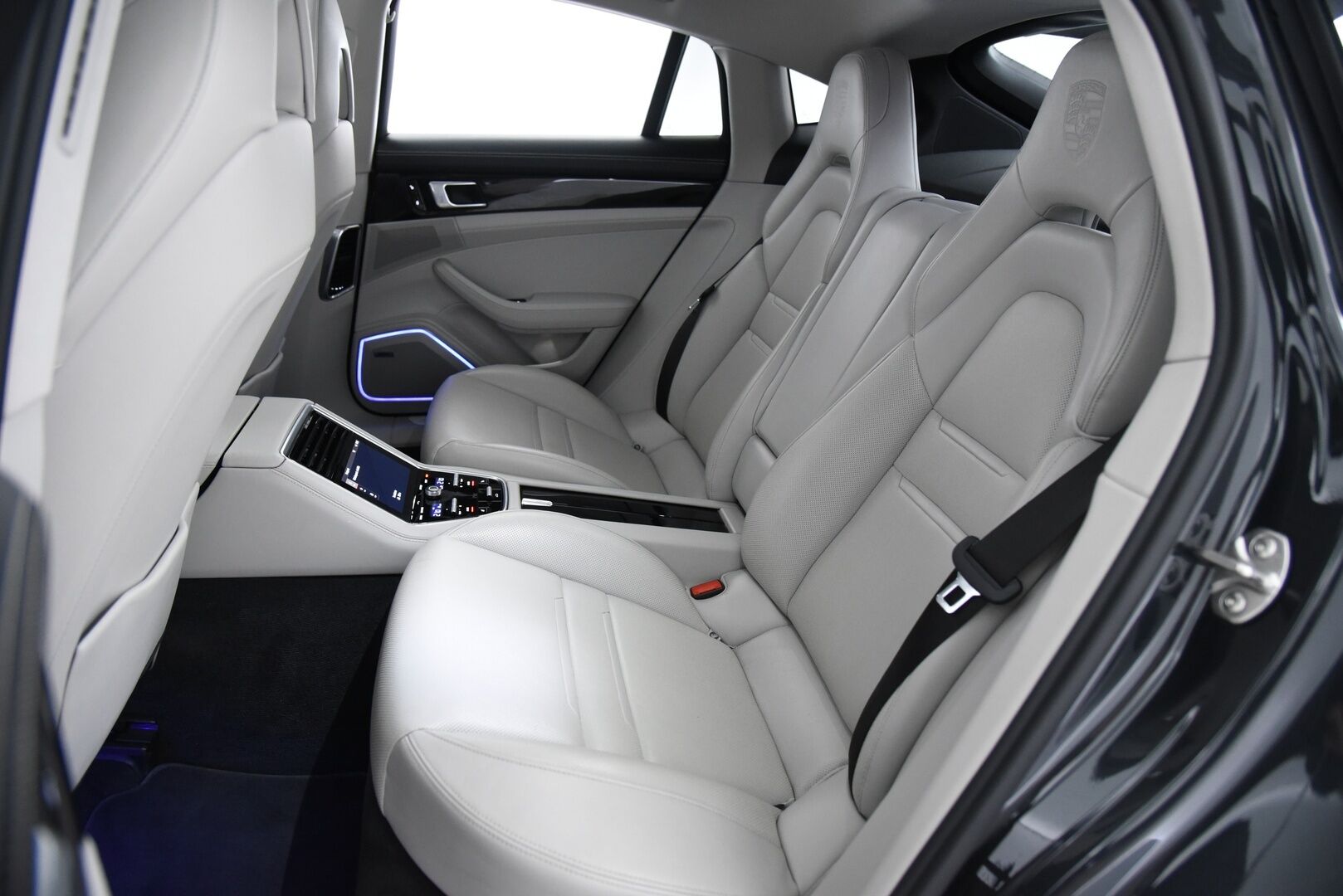 Porsche Panamera 2018 4 E-Hybrid / Huippuvarusteet / ACC / Sport-putk. / BOSE / Crayon nahat / Panorama / Matrix PDLS+ / Imuovet / 14-penk. / - / Upea kokonaisuus / Todella siisti / Merkkihuollettu / Ilmastoidut etuistuimet hieronnalla! / 360-kam. /