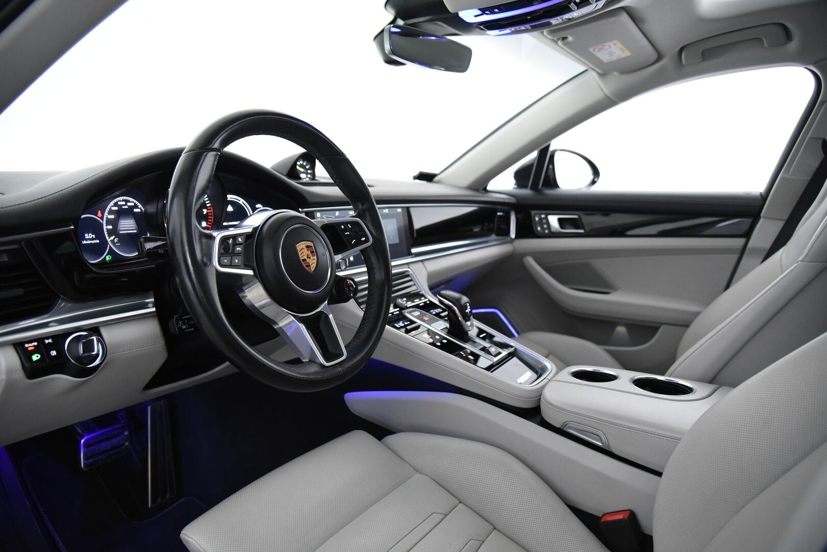 Porsche Panamera 2018 4 E-Hybrid / Huippuvarusteet / ACC / Sport-putk. / BOSE / Crayon nahat / Panorama / Matrix PDLS+ / Imuovet / 14-penk. / - / Upea kokonaisuus / Todella siisti / Merkkihuollettu / Ilmastoidut etuistuimet hieronnalla! / 360-kam. /