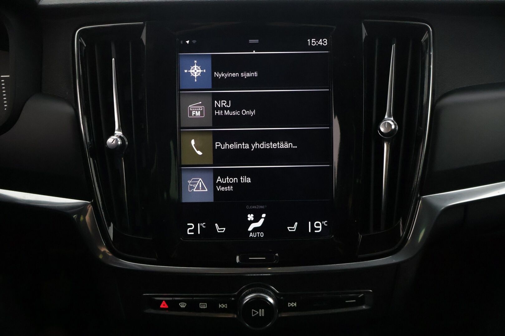 Volvo V90 2017 D3 Business YritysOutlet - Myydään vain yrityksille * Pilot Assist / Webasto / Vetokoukku / Ratin lämmitys * - 2x renkaat / Hihna vaihdettu 350tkm kohdalla / Ei AdBlueta!