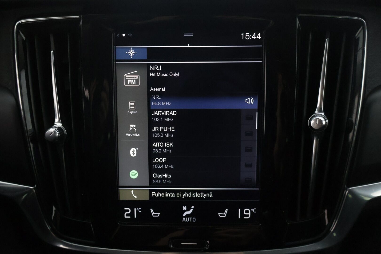 Volvo V90 2017 D3 Business YritysOutlet - Myydään vain yrityksille * Pilot Assist / Webasto / Vetokoukku / Ratin lämmitys * - 2x renkaat / Hihna vaihdettu 350tkm kohdalla / Ei AdBlueta!