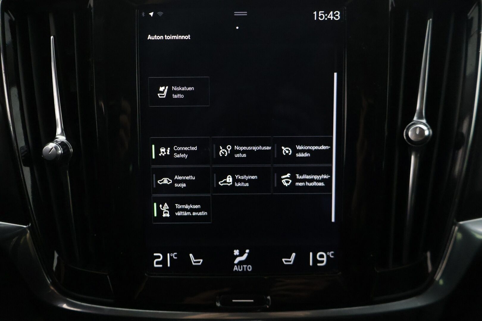 Volvo V90 2017 D3 Business YritysOutlet - Myydään vain yrityksille * Pilot Assist / Webasto / Vetokoukku / Ratin lämmitys * - 2x renkaat / Hihna vaihdettu 350tkm kohdalla / Ei AdBlueta!