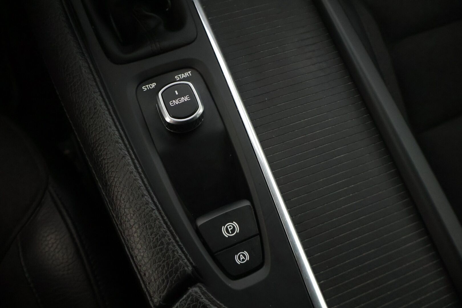 Volvo V90 2017 D3 Business YritysOutlet - Myydään vain yrityksille * Pilot Assist / Webasto / Vetokoukku / Ratin lämmitys * - 2x renkaat / Hihna vaihdettu 350tkm kohdalla / Ei AdBlueta!