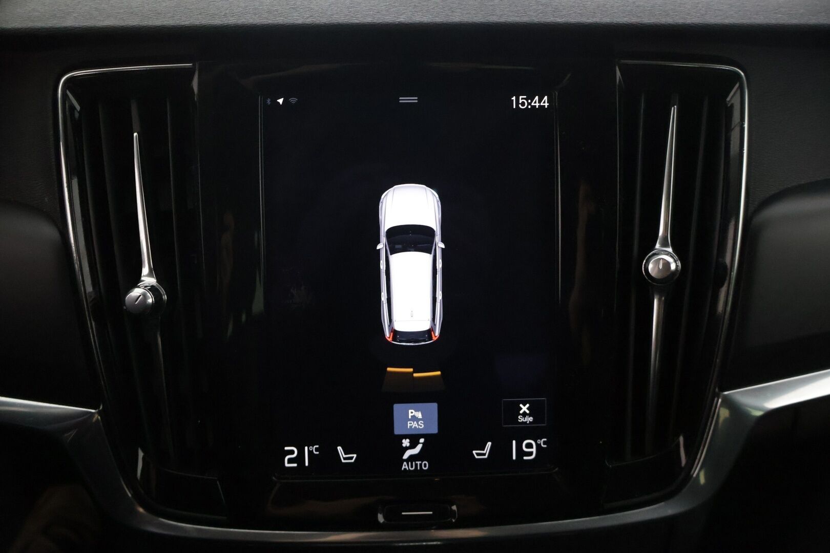 Volvo V90 2017 D3 Business YritysOutlet - Myydään vain yrityksille * Pilot Assist / Webasto / Vetokoukku / Ratin lämmitys * - 2x renkaat / Hihna vaihdettu 350tkm kohdalla / Ei AdBlueta!