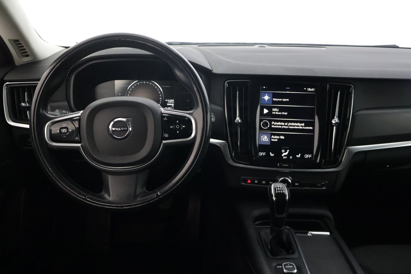 Volvo V90 2017 D3 Business YritysOutlet - Myydään vain yrityksille * Pilot Assist / Webasto / Vetokoukku / Ratin lämmitys * - 2x renkaat / Hihna vaihdettu 350tkm kohdalla / Ei AdBlueta!