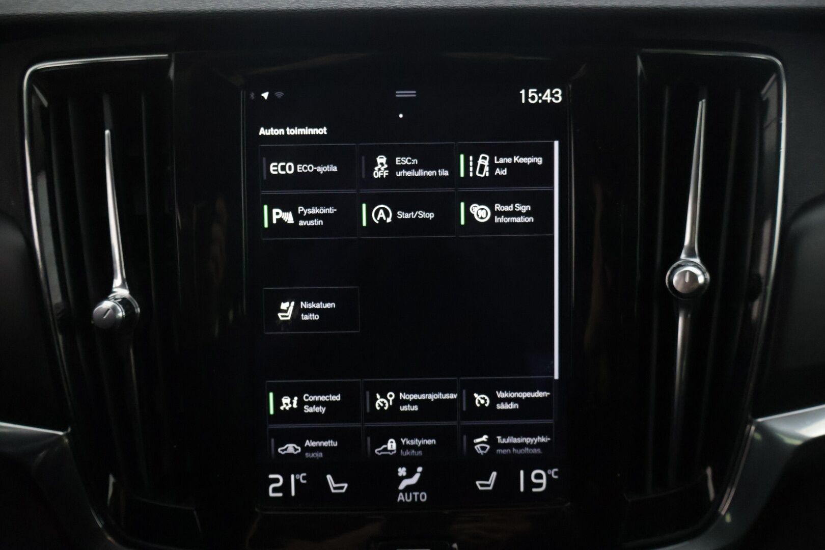 Volvo V90 2017 D3 Business YritysOutlet - Myydään vain yrityksille * Pilot Assist / Webasto / Vetokoukku / Ratin lämmitys * - 2x renkaat / Hihna vaihdettu 350tkm kohdalla / Ei AdBlueta!