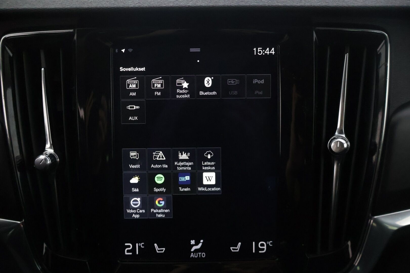 Volvo V90 2017 D3 Business YritysOutlet - Myydään vain yrityksille * Pilot Assist / Webasto / Vetokoukku / Ratin lämmitys * - 2x renkaat / Hihna vaihdettu 350tkm kohdalla / Ei AdBlueta!