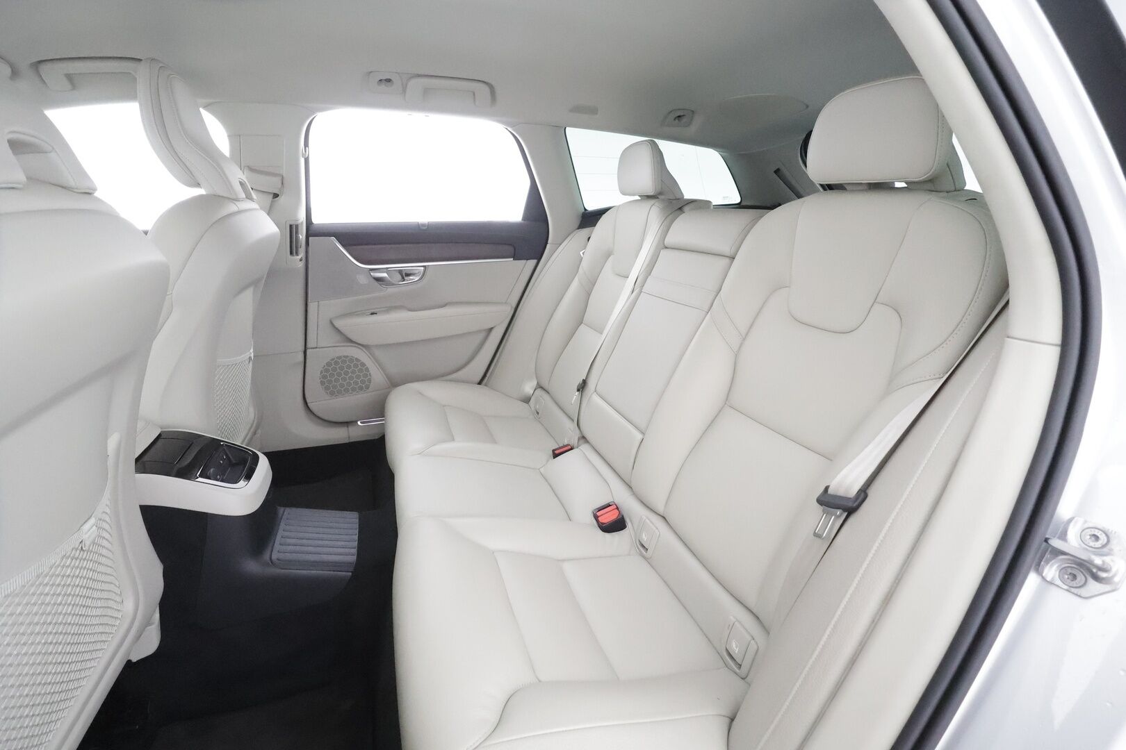 Volvo V90 2021 T6 TwE AWD Business Inscription aut - | ACC | Webasto | Koukku | H&K | Full-LED | Muistipenkit | BLIS | P.Kamera | Navi | Sporttinahat | Keyless | Ratinlämmitin | Suomi-auto | Kahdet renkaat aluvanteilla | Merkkihuollettu | 