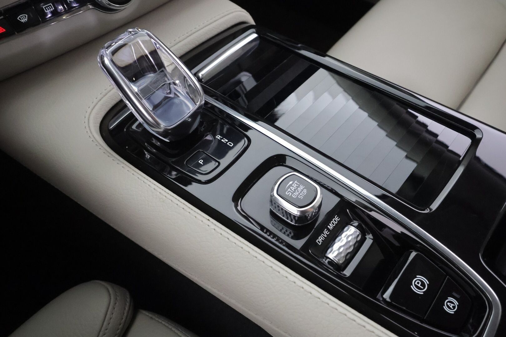 Volvo V90 2021 T6 TwE AWD Business Inscription aut - | ACC | Webasto | Koukku | H&K | Full-LED | Muistipenkit | BLIS | P.Kamera | Navi | Sporttinahat | Keyless | Ratinlämmitin | Suomi-auto | Kahdet renkaat aluvanteilla | Merkkihuollettu | 