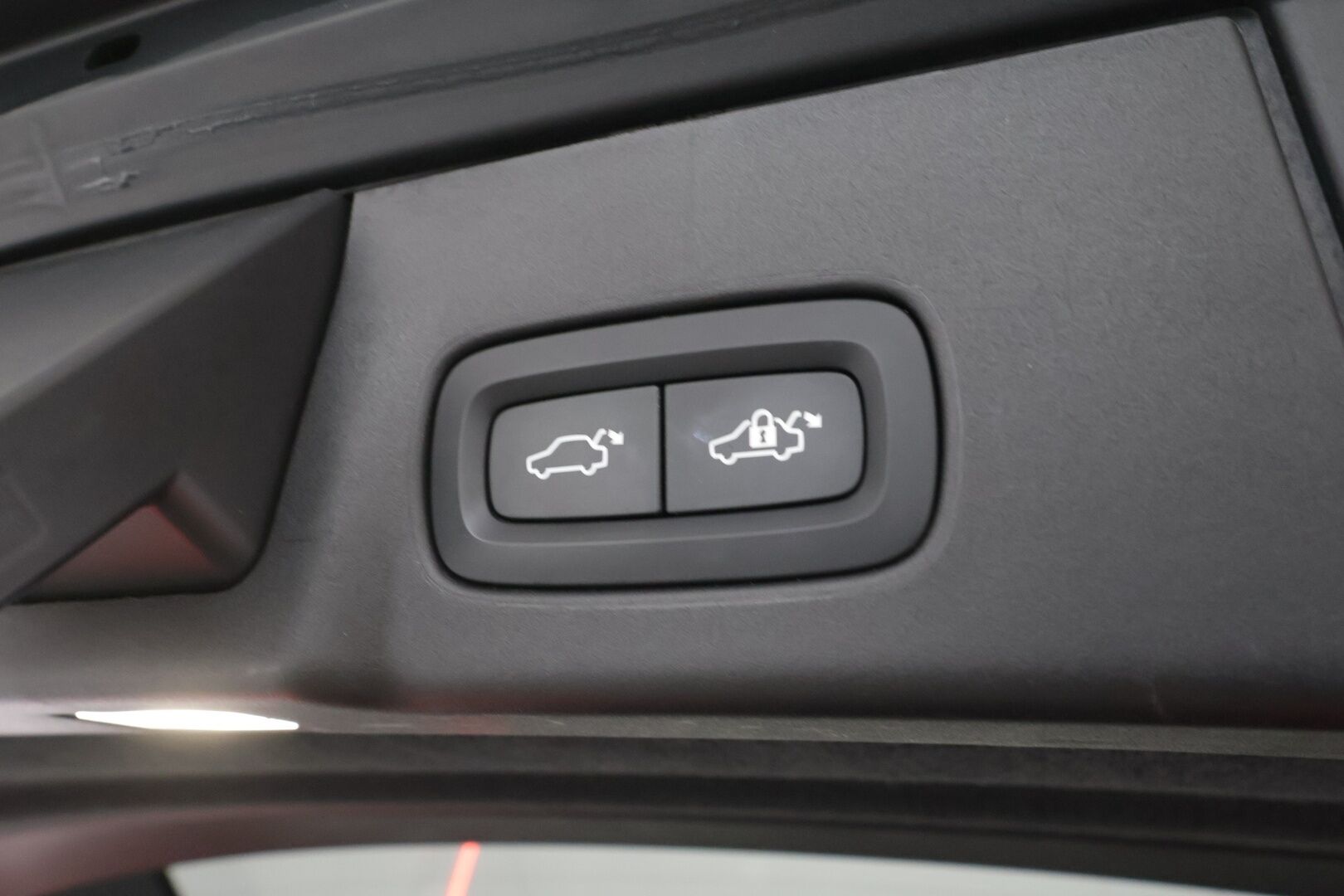 Volvo V90 2021 T6 TwE AWD Business Inscription aut - | ACC | Webasto | Koukku | H&K | Full-LED | Muistipenkit | BLIS | P.Kamera | Navi | Sporttinahat | Keyless | Ratinlämmitin | Suomi-auto | Kahdet renkaat aluvanteilla | Merkkihuollettu | 