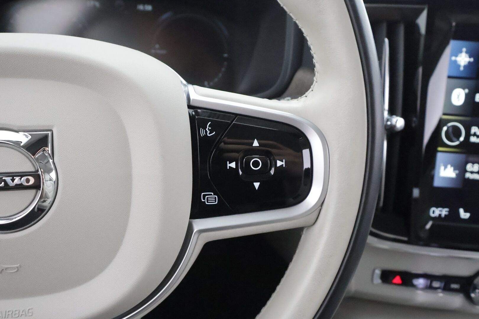 Volvo V90 2021 T6 TwE AWD Business Inscription aut - | ACC | Webasto | Koukku | H&K | Full-LED | Muistipenkit | BLIS | P.Kamera | Navi | Sporttinahat | Keyless | Ratinlämmitin | Suomi-auto | Kahdet renkaat aluvanteilla | Merkkihuollettu | 