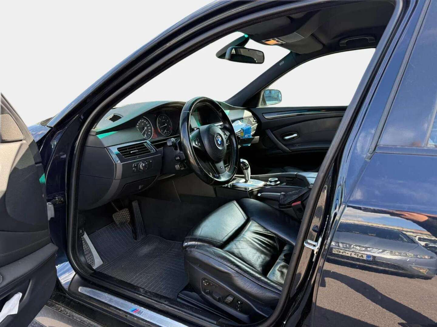 BMW 530 2008 E60 M Sport | YritysOutlet - Myydään vain yrityksille | - | Webasto | 8HP Vaihteisto | Vakkari | Suomi-auto | Hyvät huollot! | Koukku | Prof. Hifi | Comf. Istuimet | Nahat | 2x renkaat&vanteet | Adaptive Xenon | LCI |