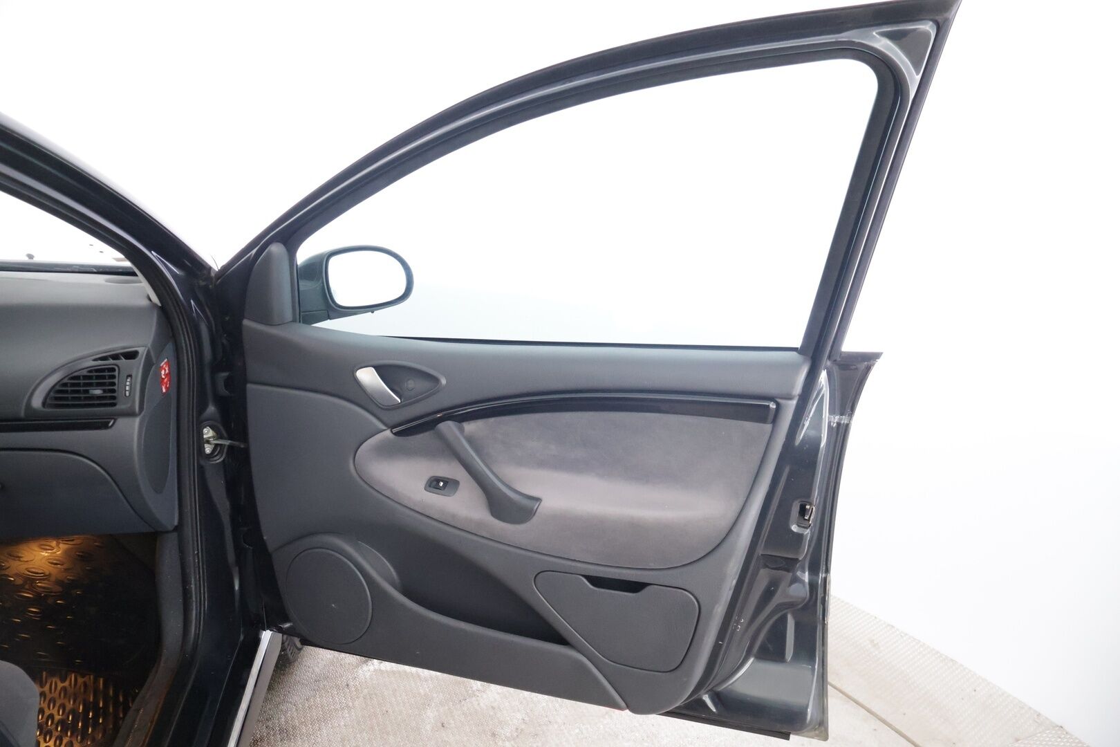 Citroen C5 2007 5D BREAK 2.0I AUTOMATIC YritysOutlet - Myydään vain yrityksille * Sähkösäätöinen penkki / Lohko + sisä / Säädettävä jousitus / Vakkari / Vetokoukku * - Tämä auto myydään YritysOutlet -valikoimasta vain yritykselle / Suomi-auto / Kahdet renkaat alumiinivanteilla!