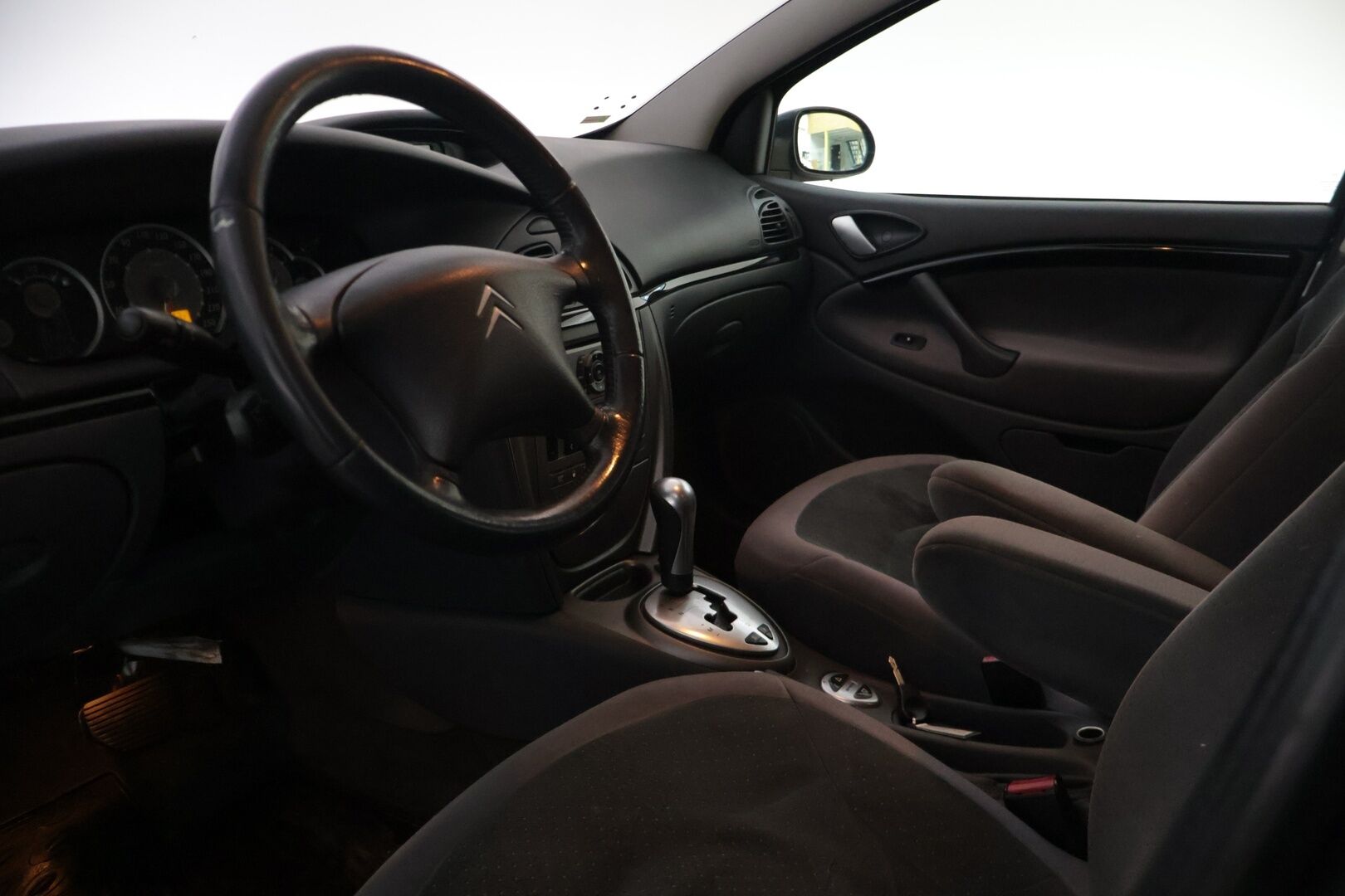 Citroen C5 2007 5D BREAK 2.0I AUTOMATIC YritysOutlet - Myydään vain yrityksille * Sähkösäätöinen penkki / Lohko + sisä / Säädettävä jousitus / Vakkari / Vetokoukku * - Tämä auto myydään YritysOutlet -valikoimasta vain yritykselle / Suomi-auto / Kahdet renkaat alumiinivanteilla!