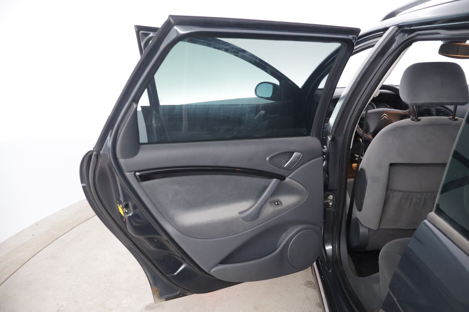 Citroen C5 2007 5D BREAK 2.0I AUTOMATIC YritysOutlet - Myydään vain yrityksille * Sähkösäätöinen penkki / Lohko + sisä / Säädettävä jousitus / Vakkari / Vetokoukku * - Tämä auto myydään YritysOutlet -valikoimasta vain yritykselle / Suomi-auto / Kahdet renkaat alumiinivanteilla!