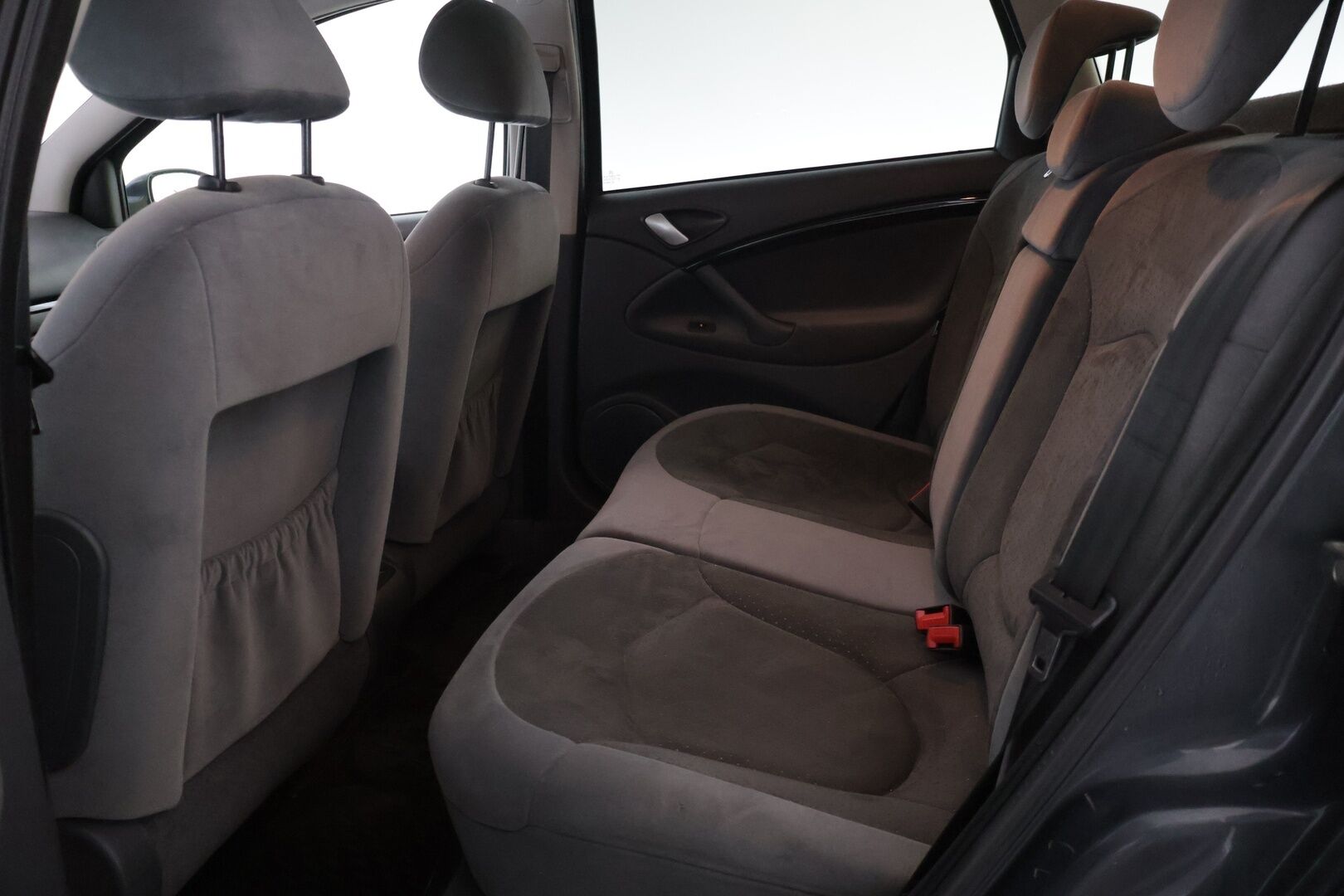 Citroen C5 2007 5D BREAK 2.0I AUTOMATIC YritysOutlet - Myydään vain yrityksille * Sähkösäätöinen penkki / Lohko + sisä / Säädettävä jousitus / Vakkari / Vetokoukku * - Tämä auto myydään YritysOutlet -valikoimasta vain yritykselle / Suomi-auto / Kahdet renkaat alumiinivanteilla!