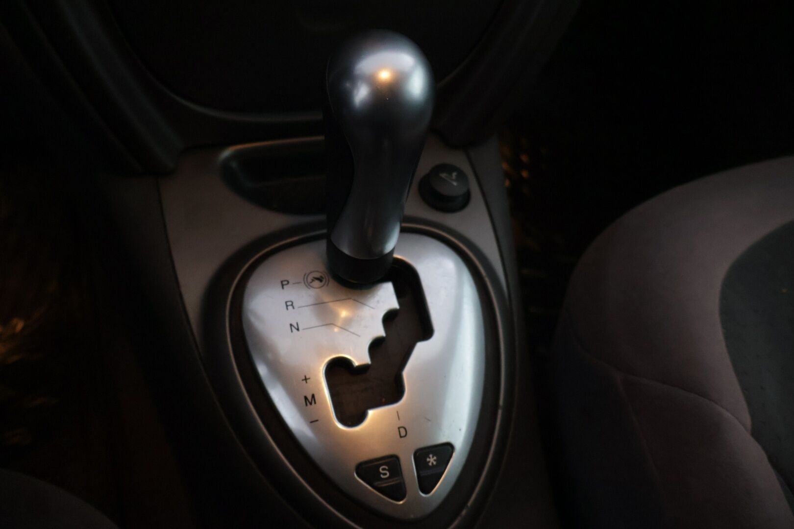 Citroen C5 2007 5D BREAK 2.0I AUTOMATIC YritysOutlet - Myydään vain yrityksille * Sähkösäätöinen penkki / Lohko + sisä / Säädettävä jousitus / Vakkari / Vetokoukku * - Tämä auto myydään YritysOutlet -valikoimasta vain yritykselle / Suomi-auto / Kahdet renkaat alumiinivanteilla!