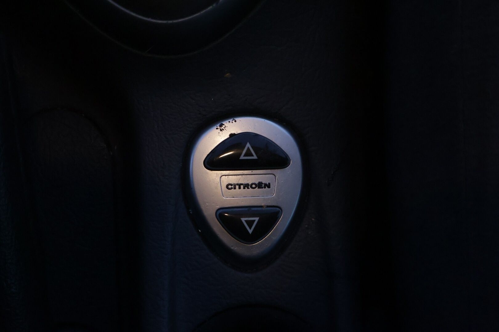 Citroen C5 2007 5D BREAK 2.0I AUTOMATIC YritysOutlet - Myydään vain yrityksille * Sähkösäätöinen penkki / Lohko + sisä / Säädettävä jousitus / Vakkari / Vetokoukku * - Tämä auto myydään YritysOutlet -valikoimasta vain yritykselle / Suomi-auto / Kahdet renkaat alumiinivanteilla!