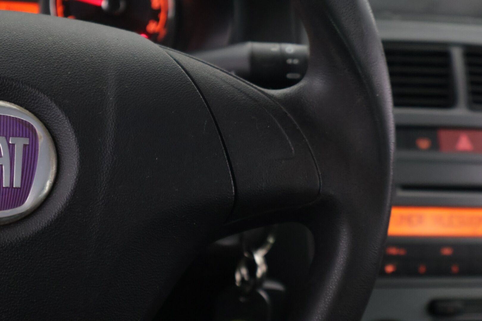 Fiat Linea 2009 1,4 sedan - YritysOutlet - Myydään vain yrityksille - *Suomi-auto / 2-omisteinen / Lohkolämmitin / 2x Renkaat & Vanteet*