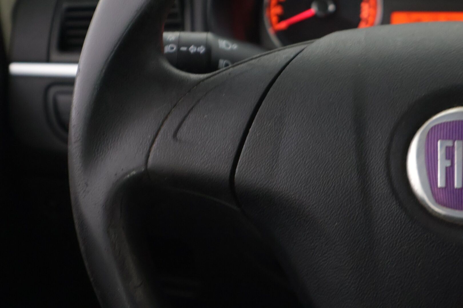 Fiat Linea 2009 1,4 sedan - YritysOutlet - Myydään vain yrityksille - *Suomi-auto / 2-omisteinen / Lohkolämmitin / 2x Renkaat & Vanteet*