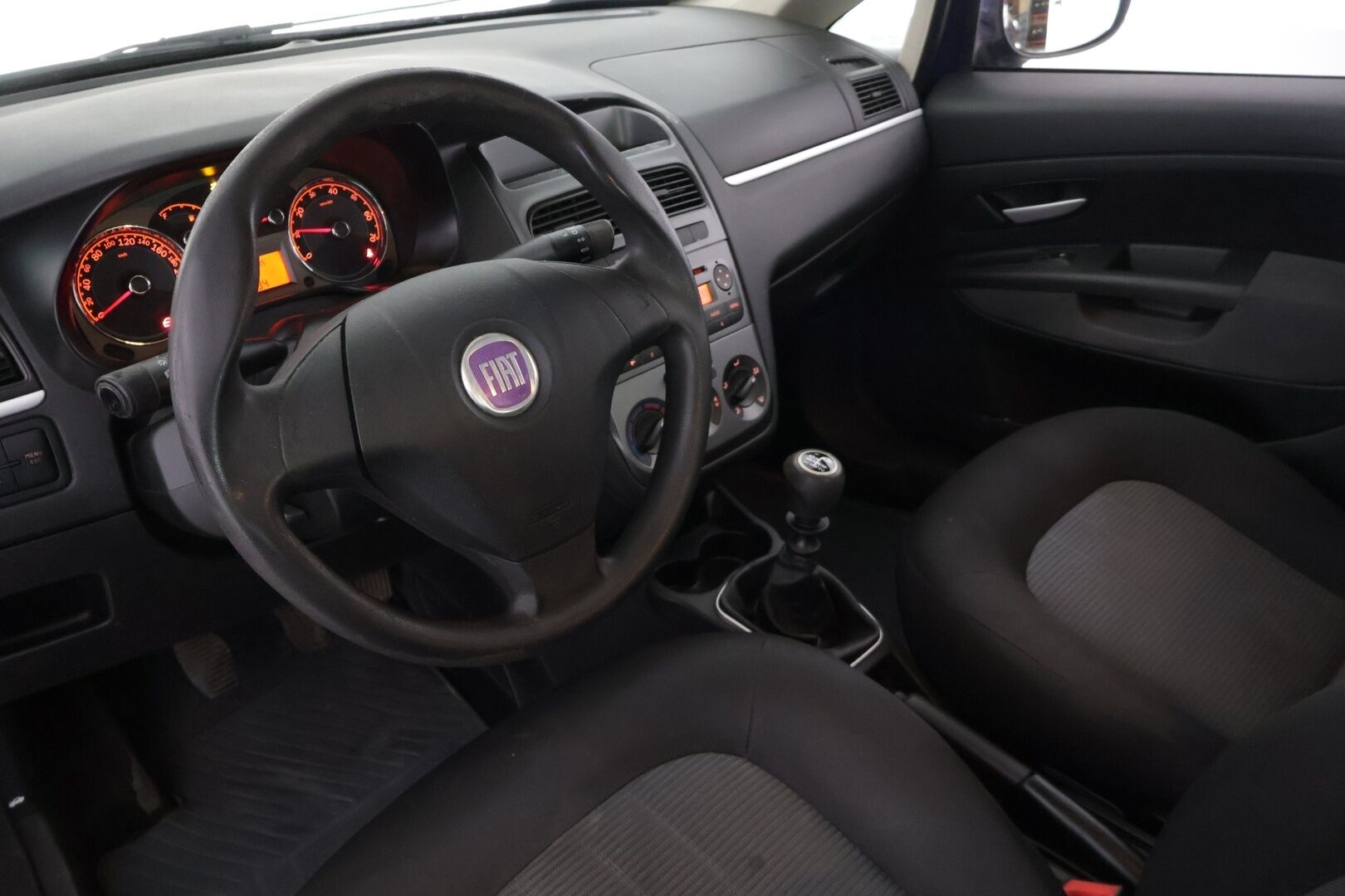 Fiat Linea 2009 1,4 sedan - YritysOutlet - Myydään vain yrityksille - *Suomi-auto / 2-omisteinen / Lohkolämmitin / 2x Renkaat & Vanteet*