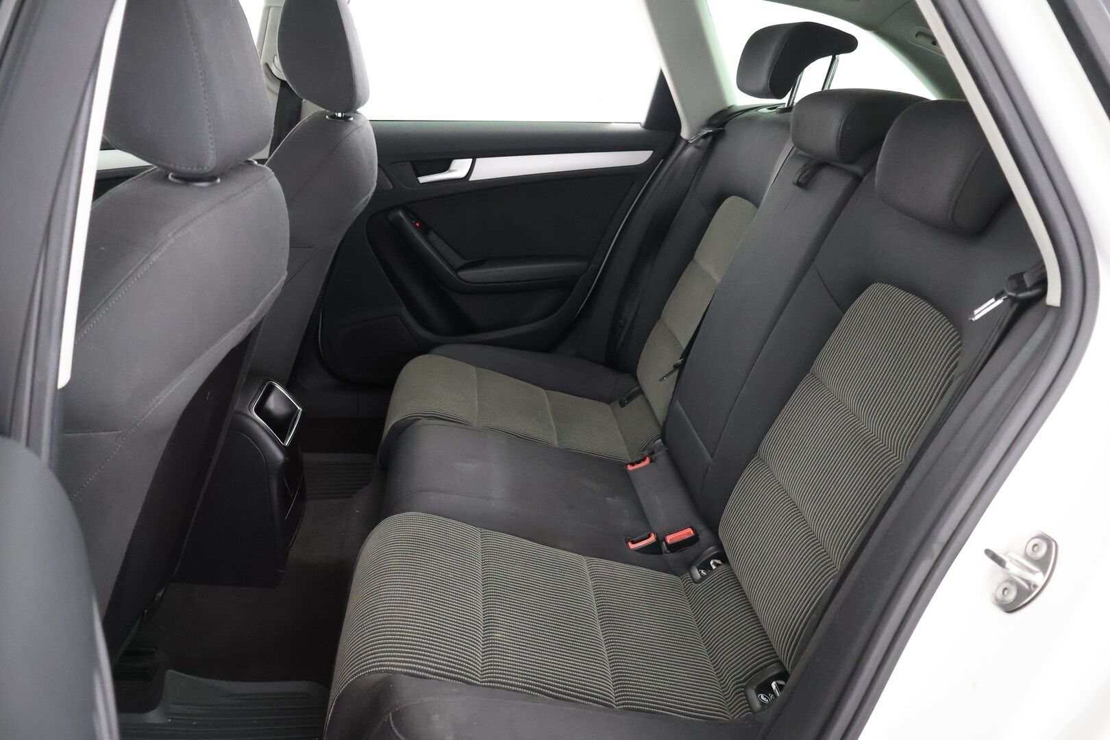 Audi A4 2009 Avant 2,0 TDI (DPF) 125 kW quattro Business - Myydään Huutokaupat.com:issa
