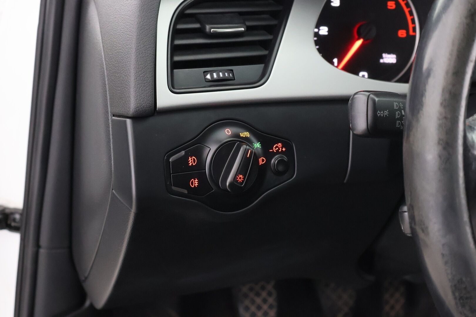 Audi A4 2009 Avant 2,0 TDI (DPF) 125 kW quattro Business - Myydään Huutokaupat.com:issa