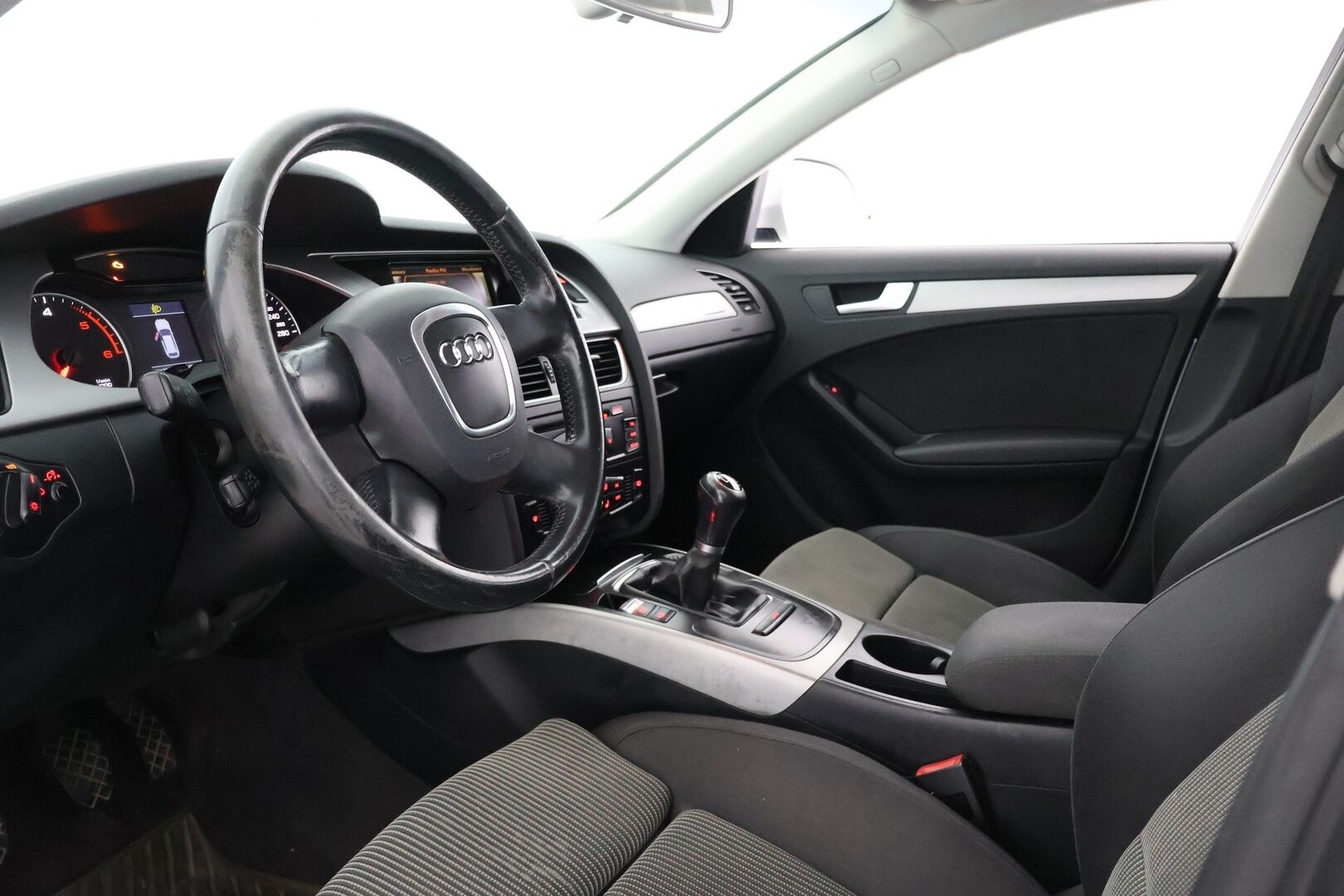 Audi A4 2009 Avant 2,0 TDI (DPF) 125 kW quattro Business - Myydään Huutokaupat.com:issa
