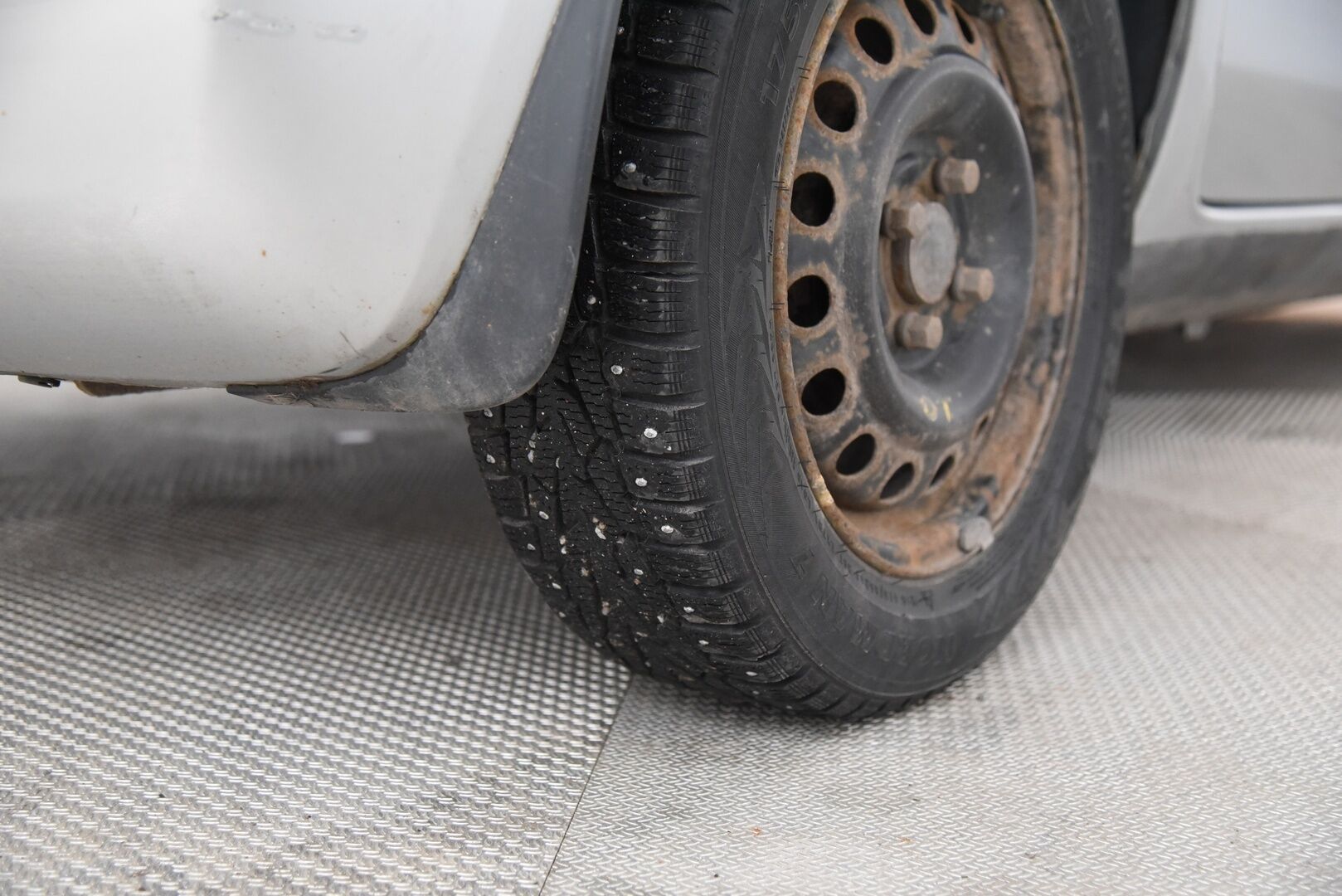 Nissan Micra 2007 4D MICRA HATCHBACK 1.2-FBAK12/243 / Suomi auto / Vetokoukku / lohkolämmitin / YritysOutlet - Myydään vain yrityksille - * Tämä auto myydään YritysOutlet -valikoimasta vain yritykselle