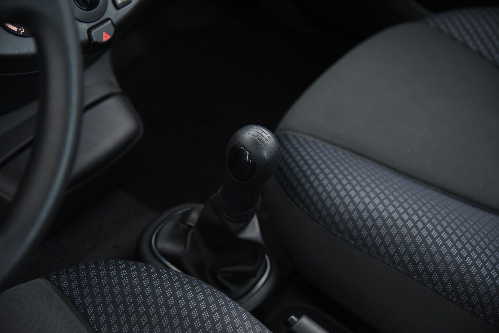 Nissan Micra 2007 4D MICRA HATCHBACK 1.2-FBAK12/243 / Suomi auto / Vetokoukku / lohkolämmitin / YritysOutlet - Myydään vain yrityksille - * Tämä auto myydään YritysOutlet -valikoimasta vain yritykselle