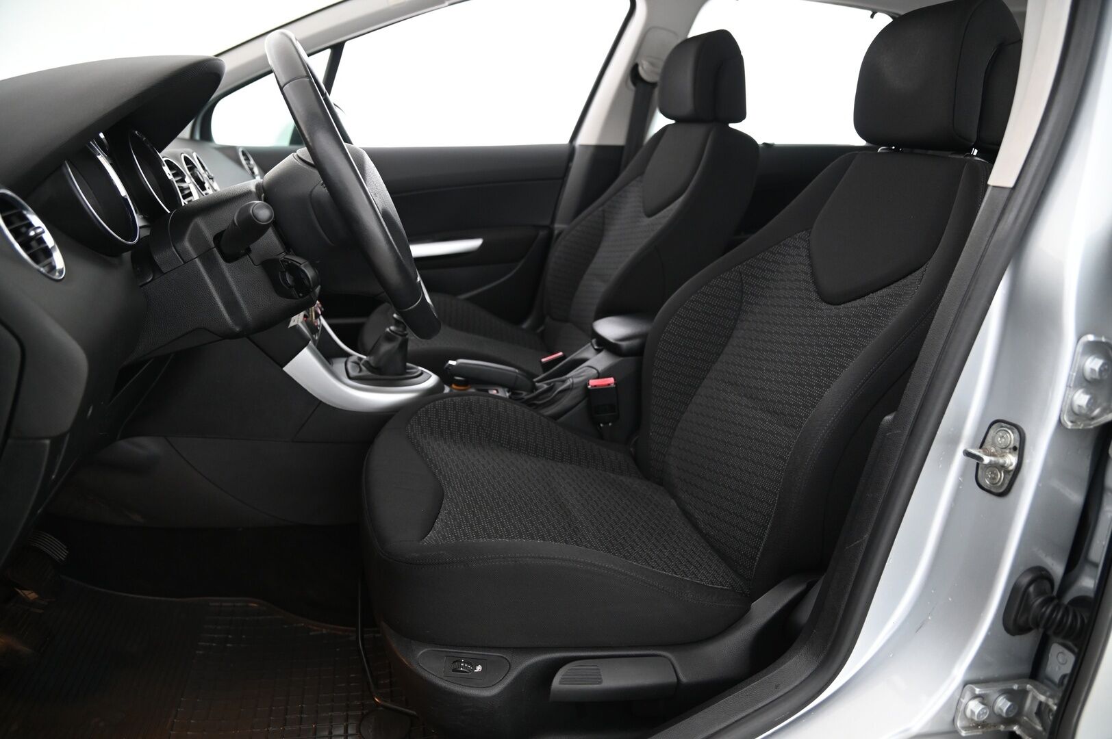 Peugeot 308 2009 SW Premium Plus HDi 110 FAP *Lasikatto / Lohko + sisäp. / Koukku / 2x Alut / Suomi-auto* - *Katsastettu 15.8.2025!*
