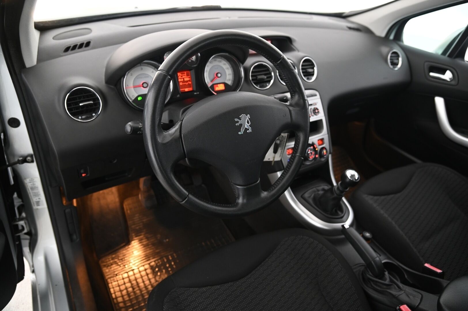Peugeot 308 2009 SW Premium Plus HDi 110 FAP *Lasikatto / Lohko + sisäp. / Koukku / 2x Alut / Suomi-auto* - *Katsastettu 15.8.2025!*