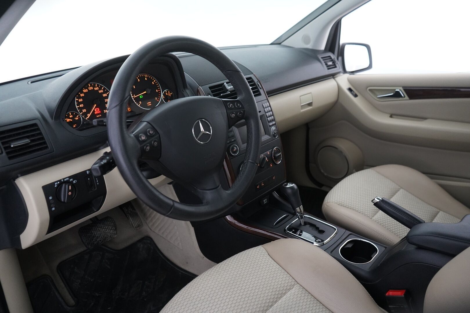 Mercedes-Benz A 2009 170 5D A   *Suomi-Auto* / Vakkari / Tutkat / Puolinahkapenkit / Bluetooth / - Todella upea mersu! 