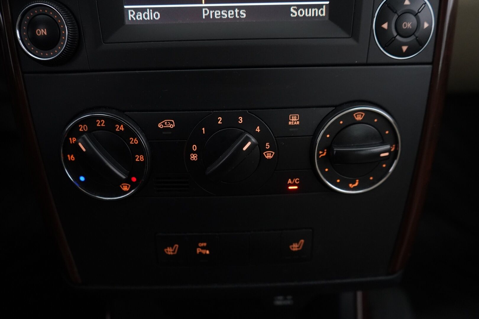 Mercedes-Benz A 2009 170 5D A   *Suomi-Auto* / Vakkari / Tutkat / Puolinahkapenkit / Bluetooth / - Todella upea mersu! 