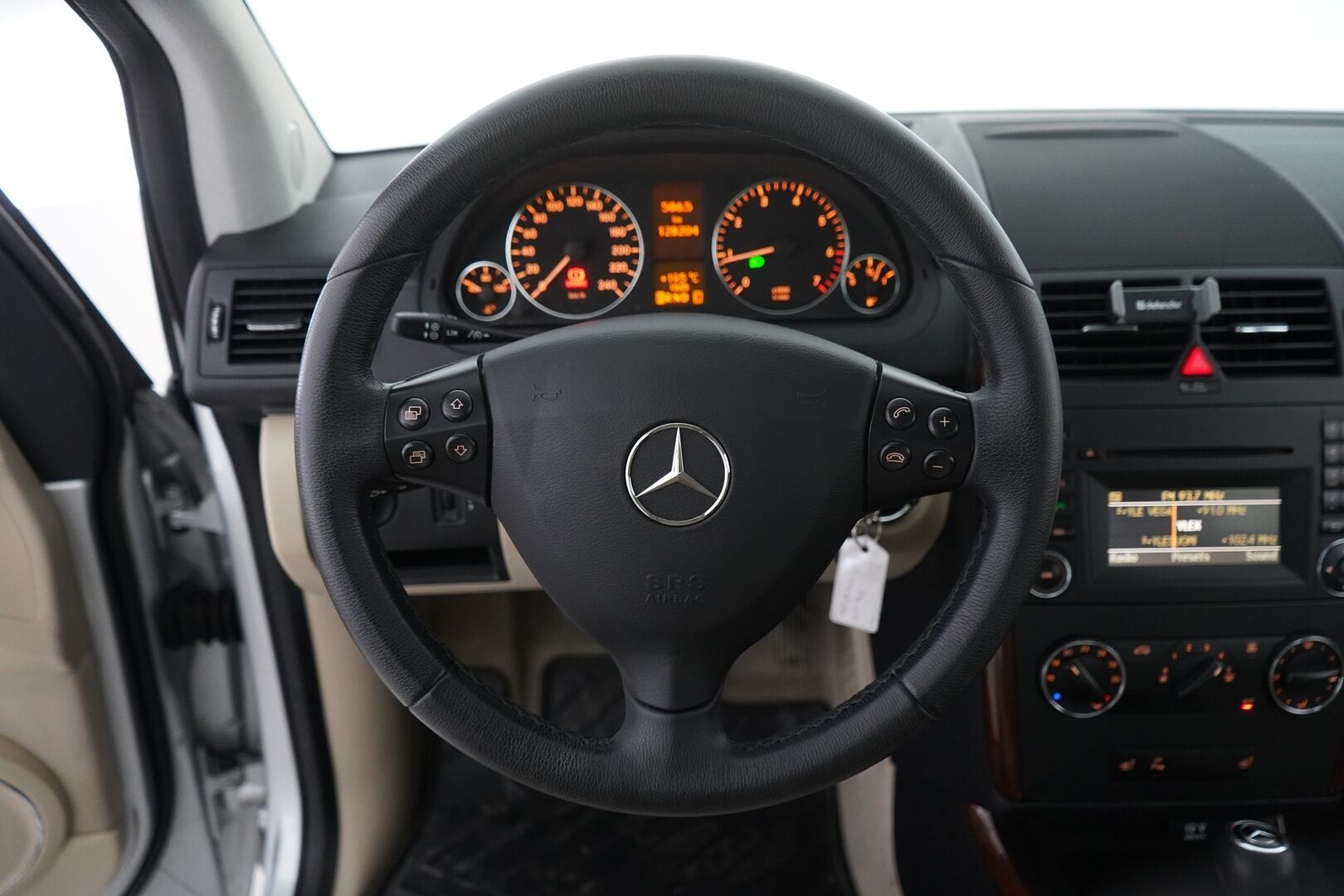Mercedes-Benz A 2009 170 5D A   *Suomi-Auto* / Vakkari / Tutkat / Puolinahkapenkit / Bluetooth / - Todella upea mersu! 