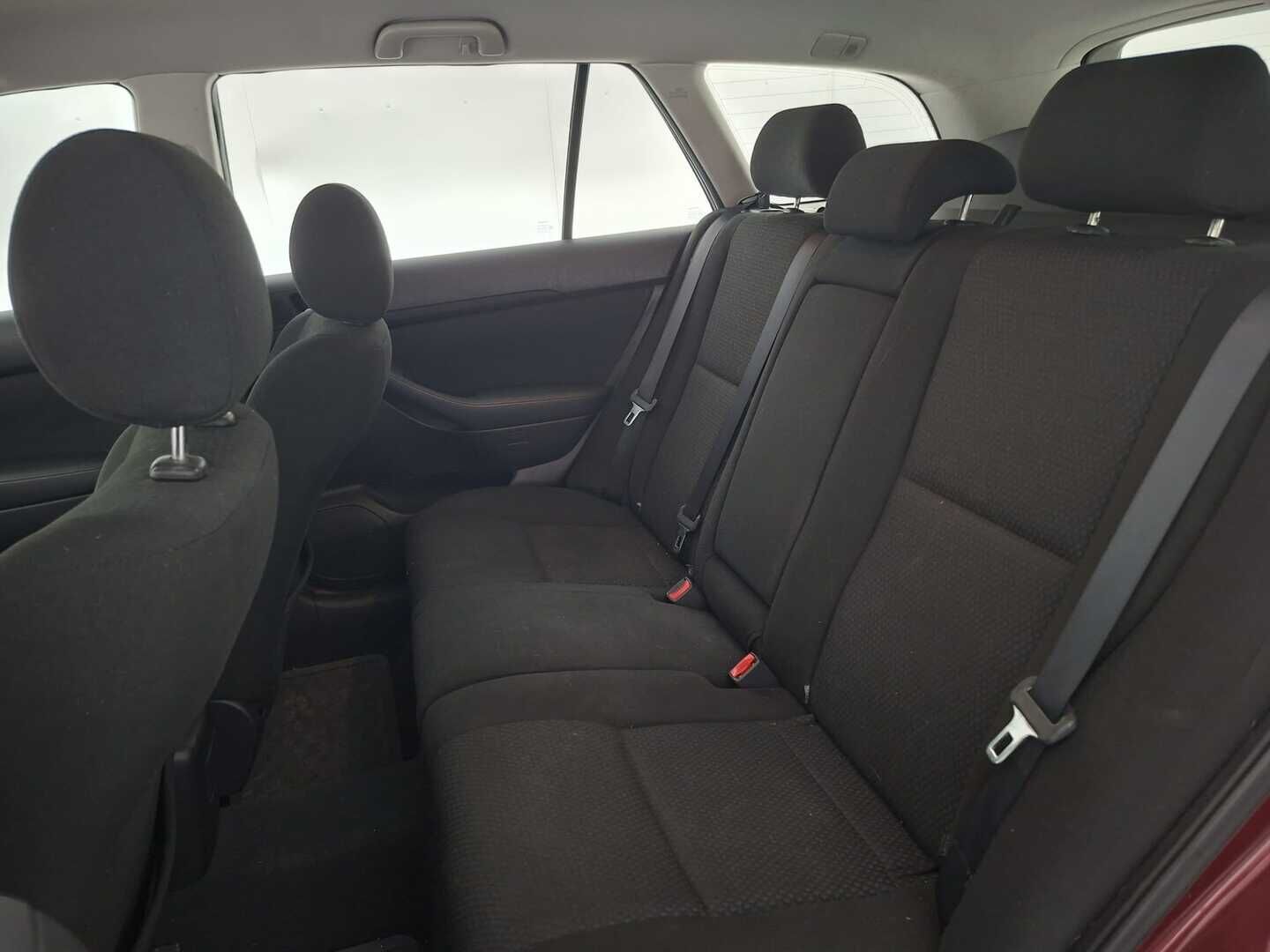 Toyota Avensis 2005 5D AVENSIS STW 1.6-ZZT250L-AWMNKW/270 - | Suomi-auto | Sähkölasit | Irrotettava koukku | Ilmastointi | Lohkolämmitin & Sisätilan lämmitin | Penkinlämmittimet | Isofix | kattotelineet | 2x renkaat ja vanteet | Todella siisti ja ruosteeton! 