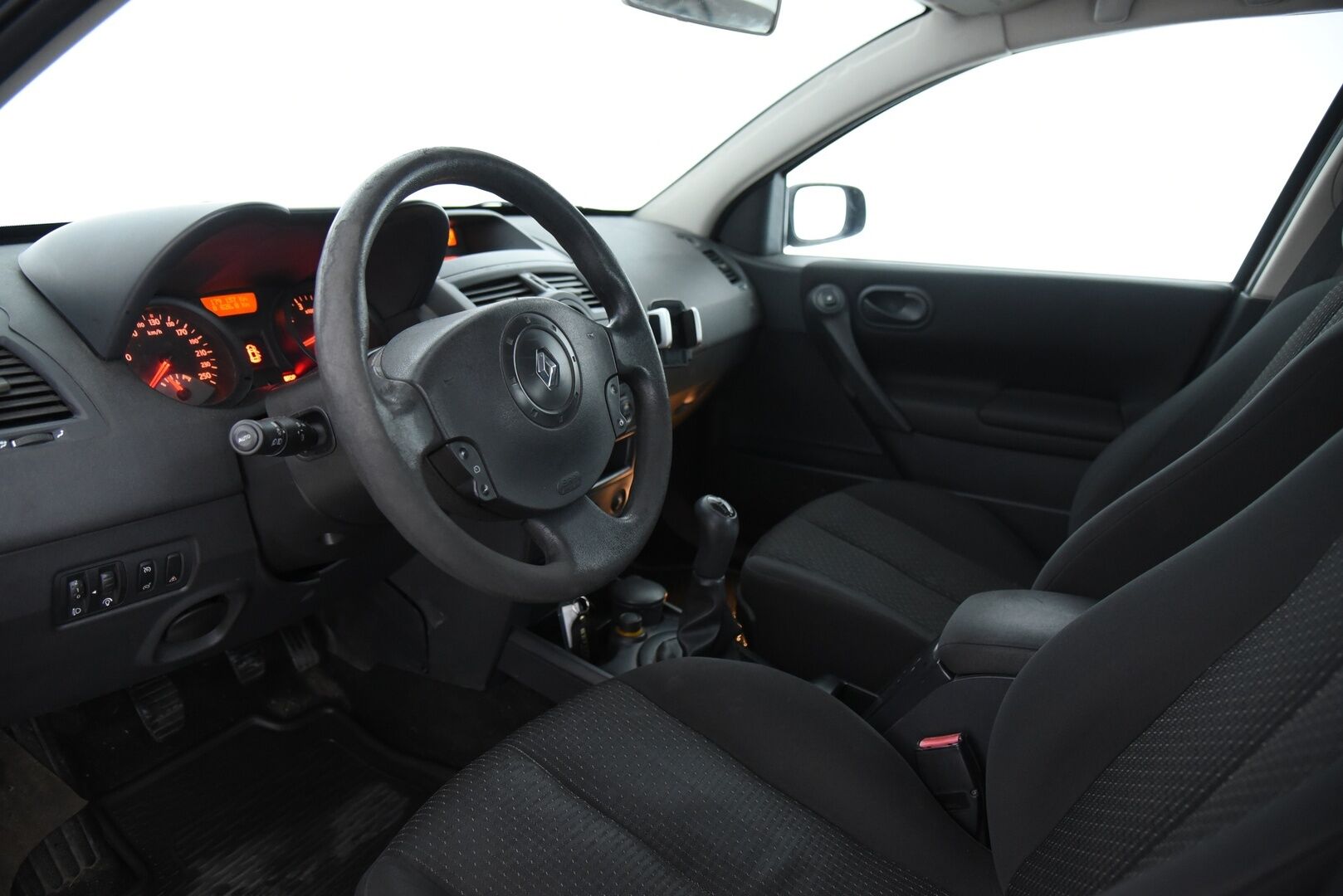 Renault Megane 2005 4D MEGANE SEDAN 1.6 16V-LM0C0H/269 / - YritysOutlet - Myydään vain yrityksille - - YritysOutlet - Myydään vain yrityksille