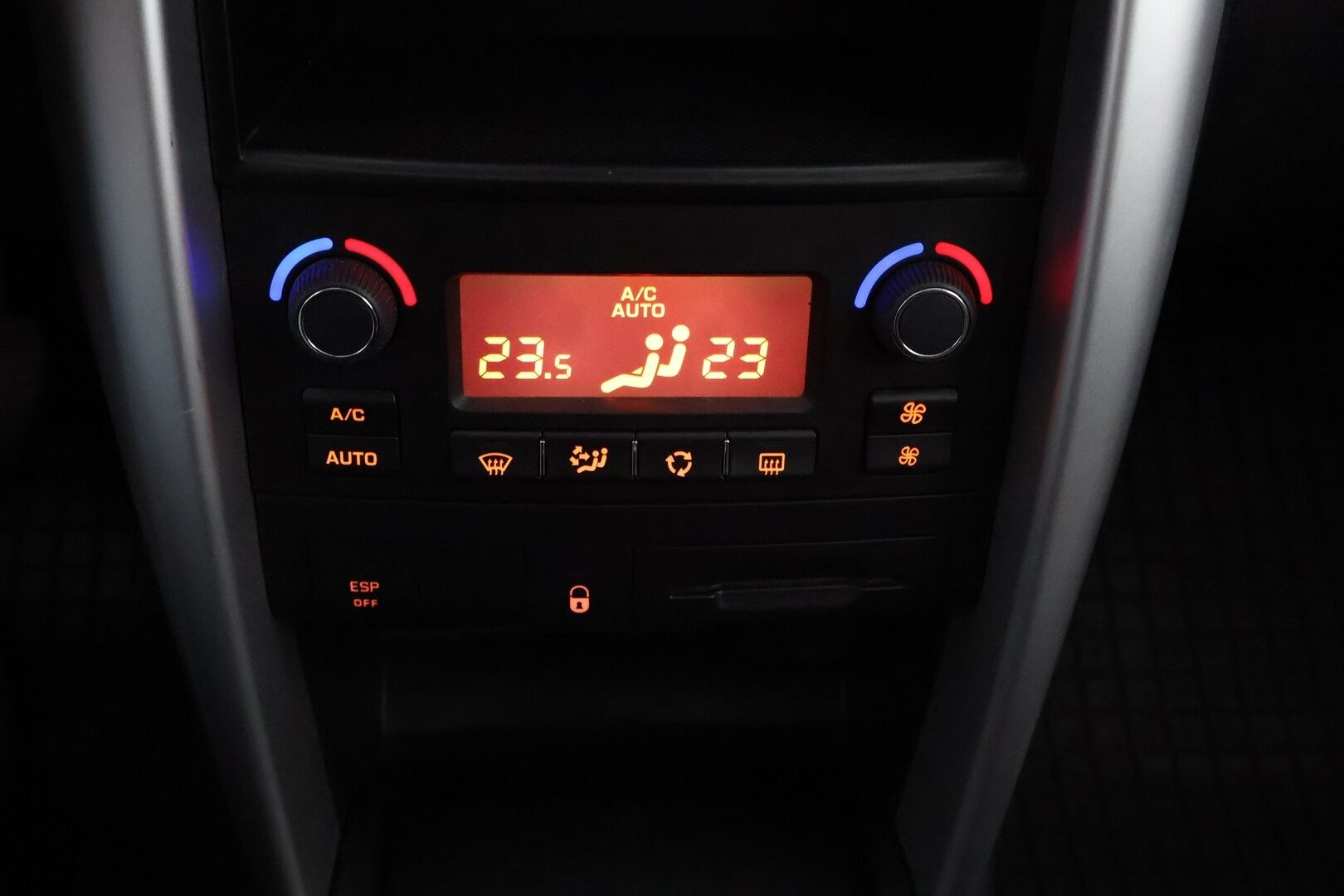 Peugeot 207 2010 Sport VTi 120 5-ov. - *JBL-äänentoisto / Panorama / Kytkin uusittu / Siistikuntoinen / Vähän ajettu!! / Katsastus 06/2026!!* **MYYDÄÄN HUUTOKAUPAT.COMISSA!!*