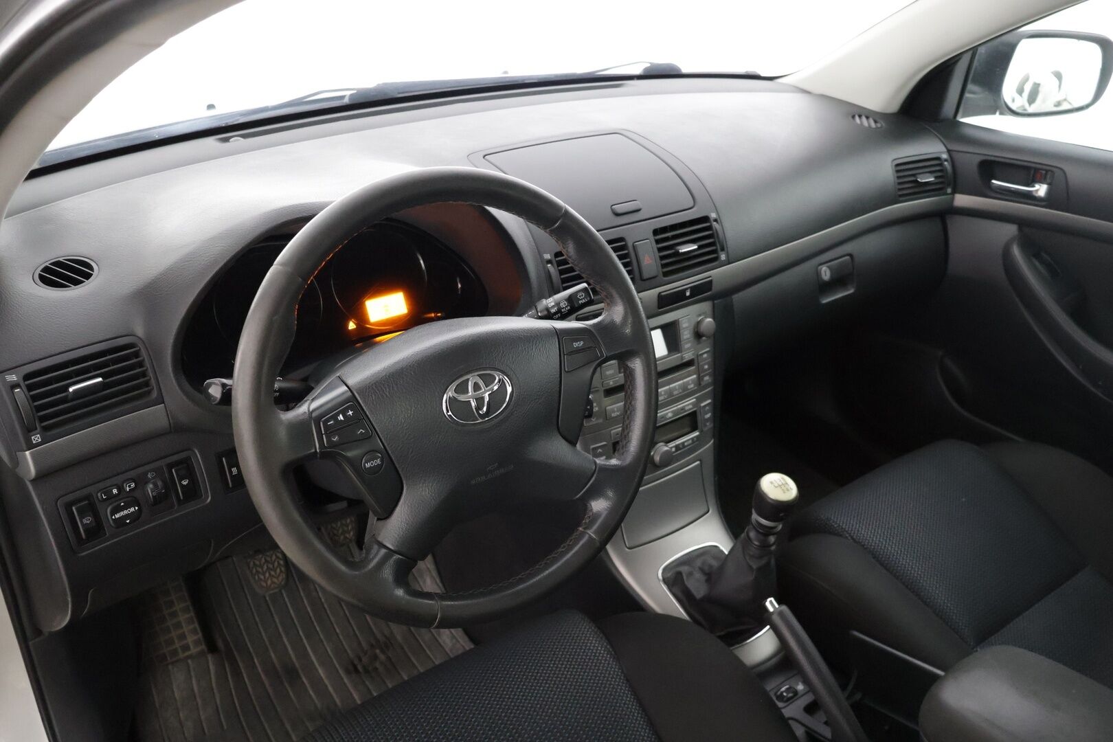 Toyota Avensis 2007 2,2 D-4D 150 Clean Power Linea Sol Elegant Wagon ** Myydään huutokaupat.com / Lohkolämmitin / Vakkari / 2x renkaat **