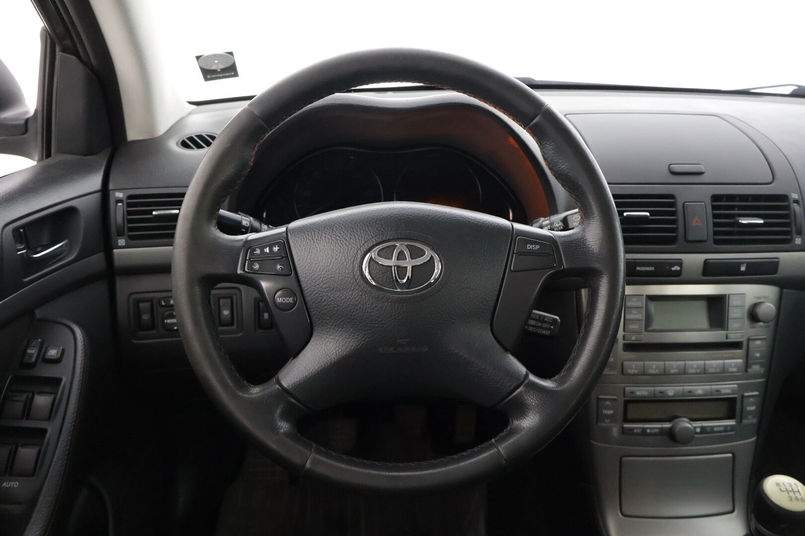 Toyota Avensis 2007 2,2 D-4D 150 Clean Power Linea Sol Elegant Wagon ** Myydään huutokaupat.com / Lohkolämmitin / Vakkari / 2x renkaat **