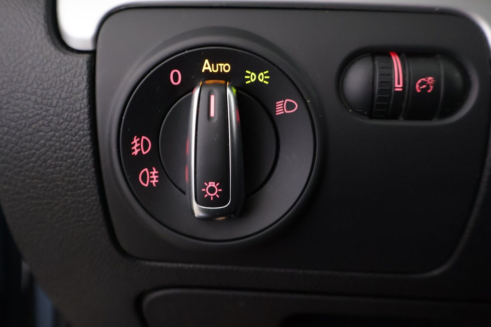 Volkswagen Golf 2010 Highline 1,6 TDI 77 kW (105 hv) BlueMotion Technology DSG-automaatt * YritysOutlet - Myydään vain yrityksille *